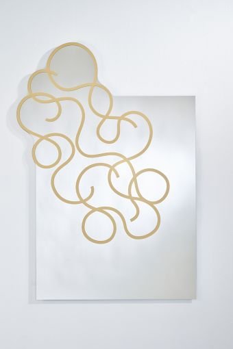 Twirl Gold irregular wall mirror, showing irregular-shaped decorative mirror, measuring 95 x 137 cm.