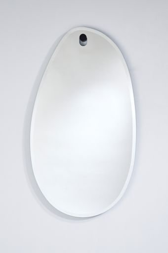 Globo Lago irregular wall mirror, showing irregular-shaped wall mirror, measuring 69 x 122 cm.