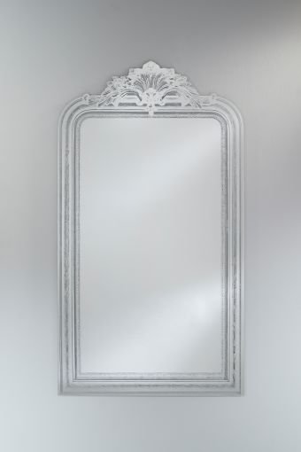 Haussmann irregular wall mirror, showing irregular silhouette wall mirror, measuring 97 x 175 cm.