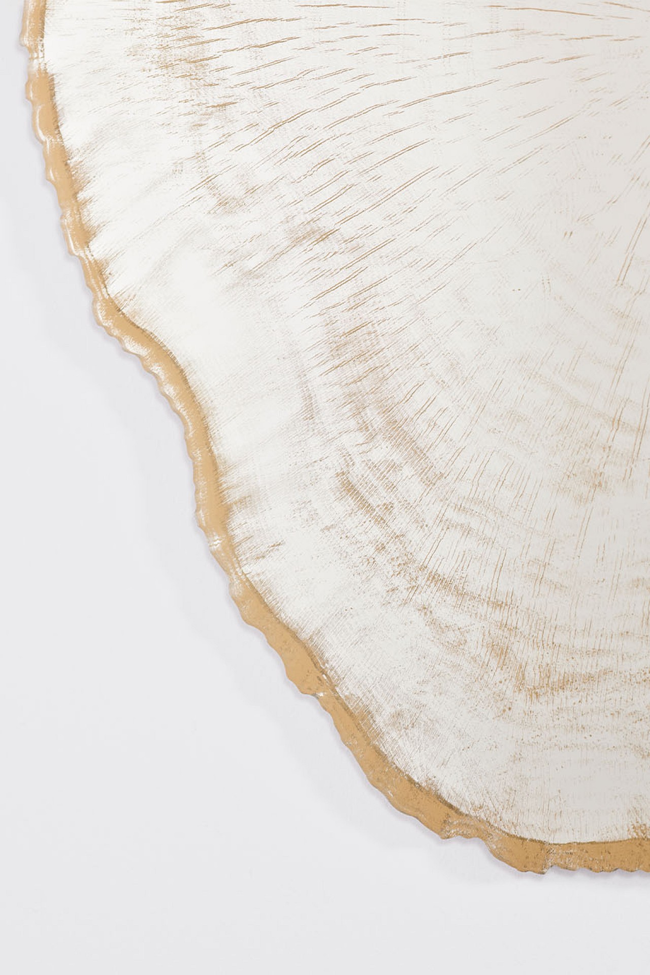 Close-up of Arbo Gold M, showing irregular wall mirror on the irregular wall mirror.